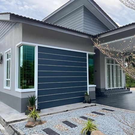 Majestic Homestay - Pasir Puteh Exteriör bild