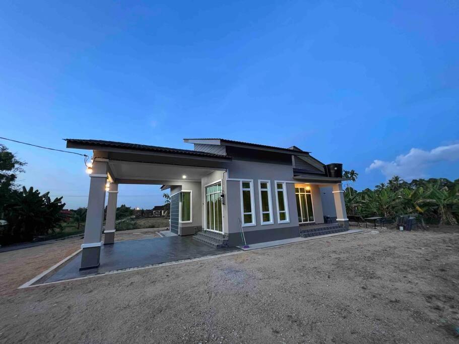 Majestic Homestay - Pasir Puteh Exteriör bild