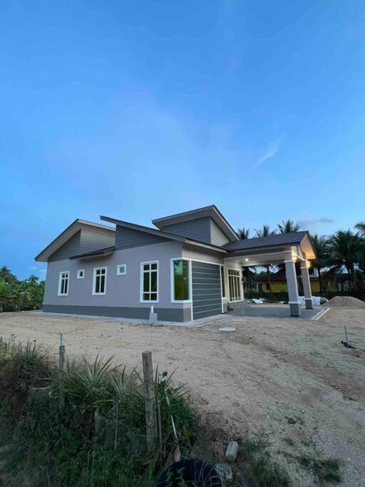 Majestic Homestay - Pasir Puteh Exteriör bild