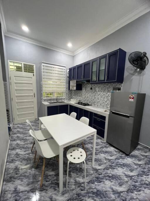 Majestic Homestay - Pasir Puteh Exteriör bild