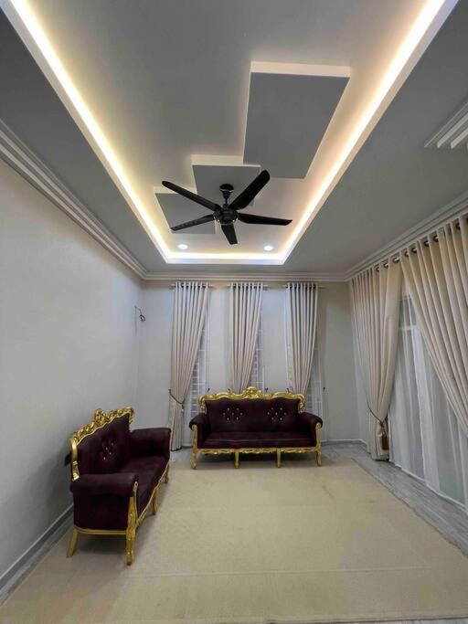 Majestic Homestay - Pasir Puteh Exteriör bild