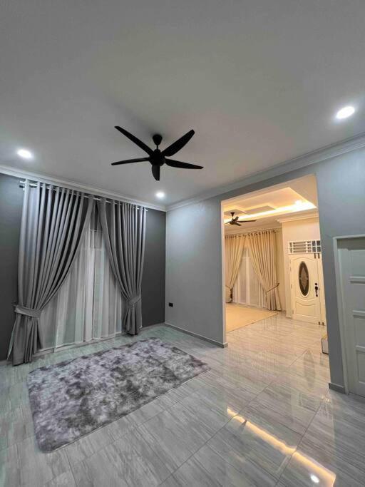 Majestic Homestay - Pasir Puteh Exteriör bild